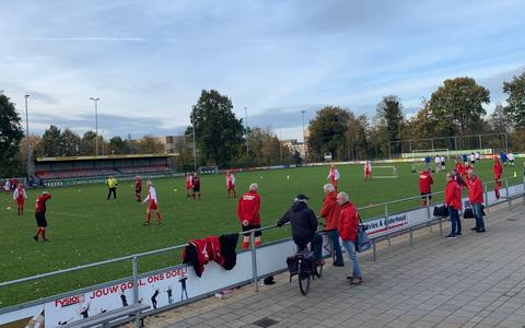 Op het hoofdveld van FC Meppel is dinsdagmiddag de tweede ronde afgewerkt van de regionale voetbalcompetitie voor OldStars, oftewel walking football.