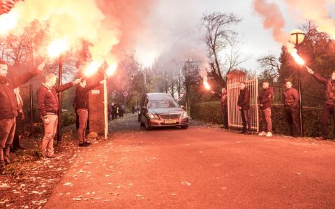 Bengaals vuurwerk bij de uitvaart van Daniël Postema.