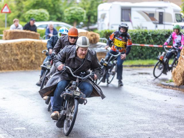 Solexrace in Elsloo blijft feest ondanks regenbuien