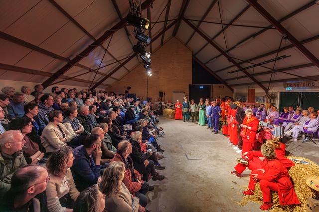 Volle tribune voor North West Side Story in Makkinga