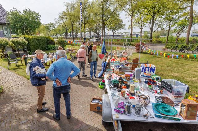 Eerste garagerommelmarkt van het jaar in Oosterwolde