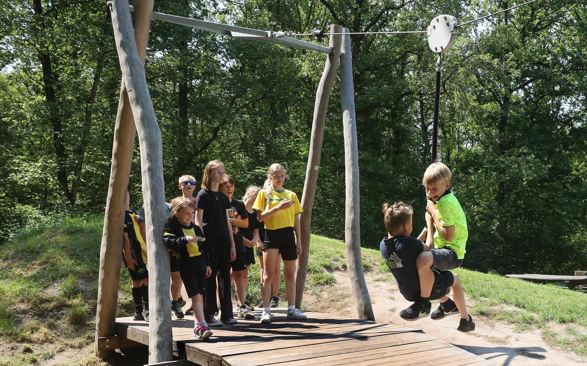 Speeltuin Koepelbosch in Oldeberkoop officieel geopend: ‘Het is fijn om te zien dat er zoveel gebrui