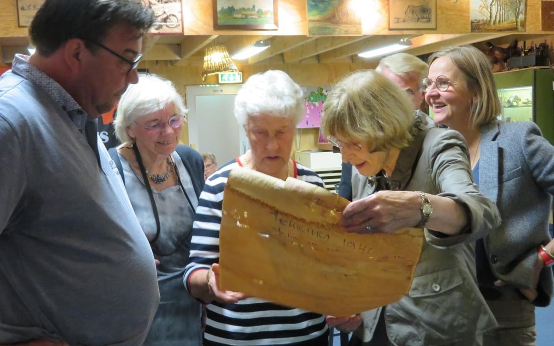 Historische Vereniging herdenkt Meester Lok, met dochter