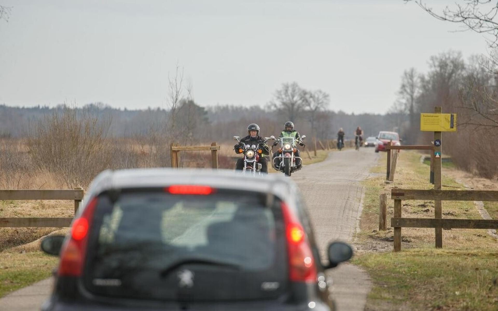 Proef afsluiten van weg door Fochteloërveen gepland op 1 november. Afsluiting moet natuur beter besc