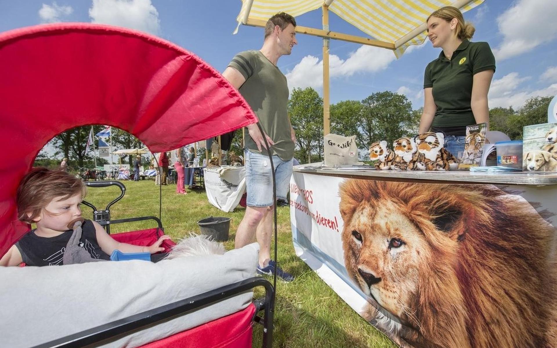 Ondernemers leren elkaar kennen op fair in Nijeberkoop