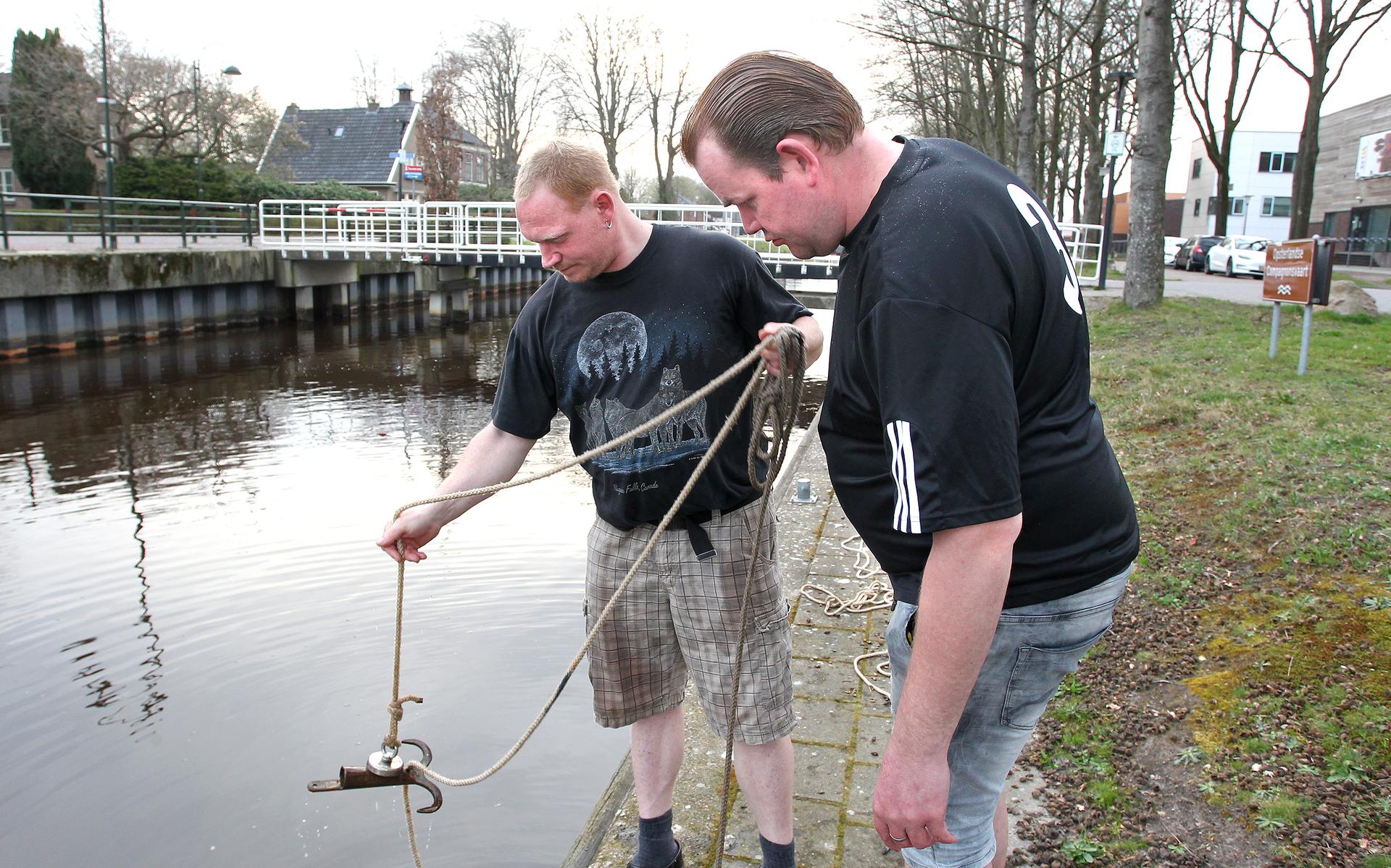 Magneetvissen trekt Martijn en Hendrik Jan naar het water - Nieuweooststellingwerver