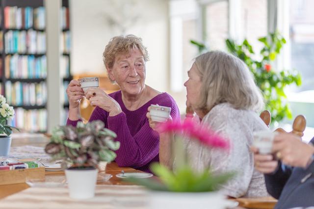 Pia (71) uit Appelscha is vrijwilliger in hart en nieren: ‘Het is net alsof het in de genen zit’