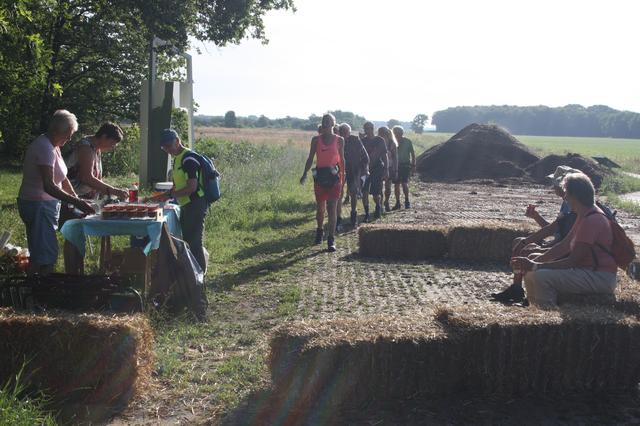 Wikken, wegen en wandelen. Negentiende editie Wandeldag Oldeberkoop trekt ruim 160 deelnemers