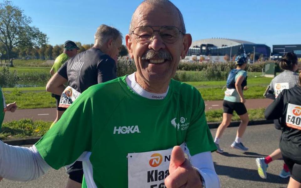 Klaas Glas geniet van de marathon van Rotterdam.