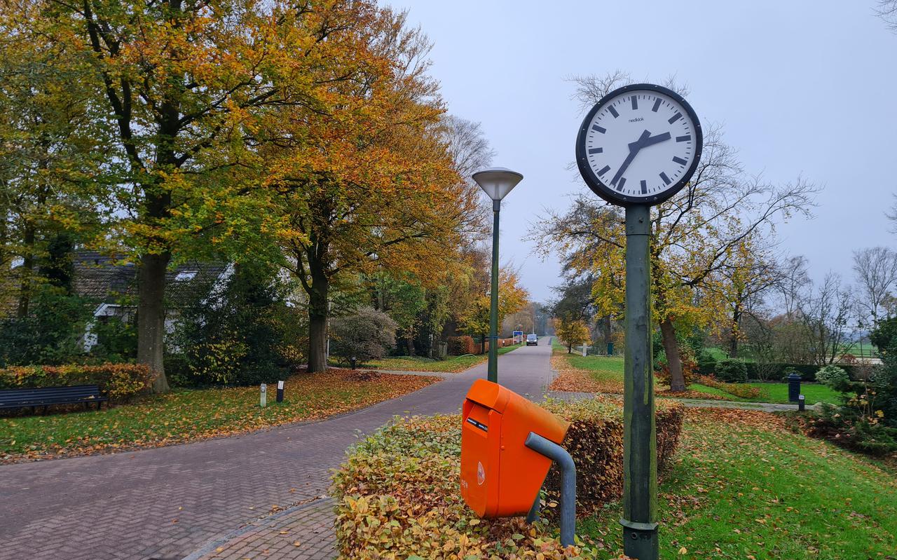 De klok in Ravenswoud. Foto: Henk Vondeling