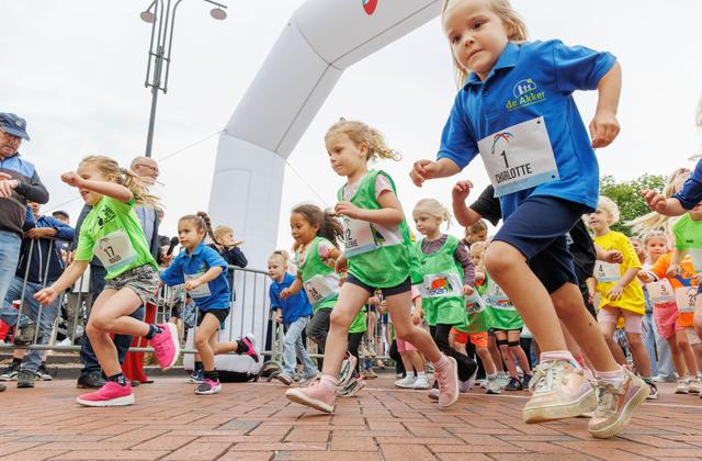 Oosterwolde legt de rode loper weer uit. Deze jonge hardlopers vallen in de prijzen