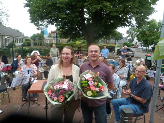 Concordia uit Elsloo zet bij zomerconcert twee jubilarissen in het zonnetje
