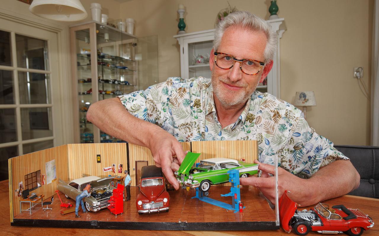 Evert van Tellingen bouwt modelauto’s. Evert van Tellingen bouwt modelauto’s.