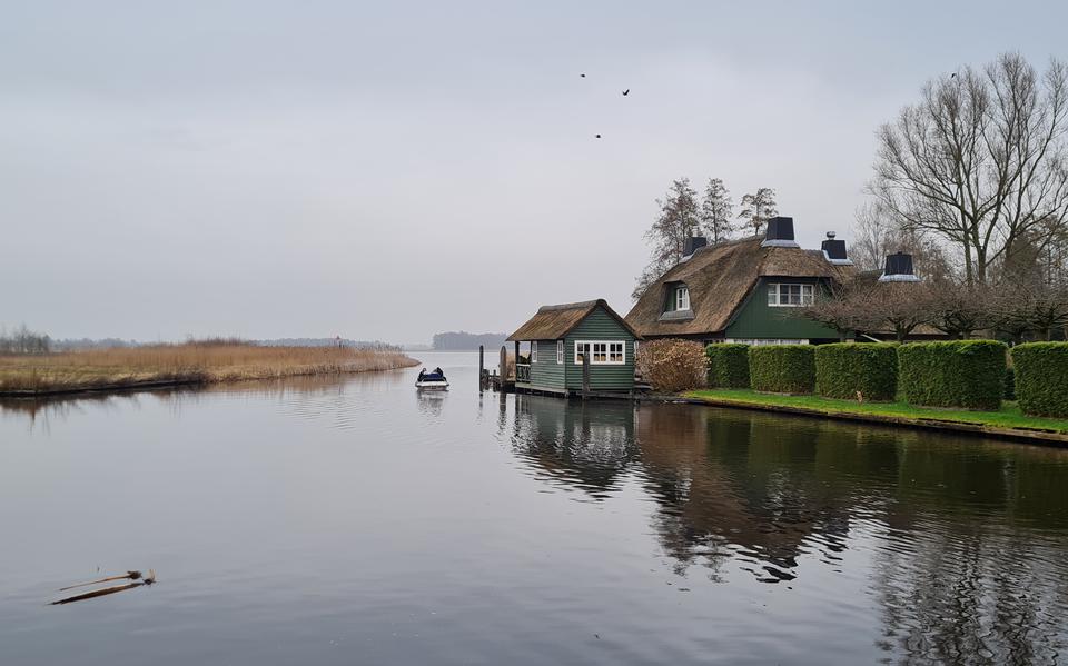 In de winter kun je ook rondvaren door Giethoorn. Foto: Henk Vondeling 