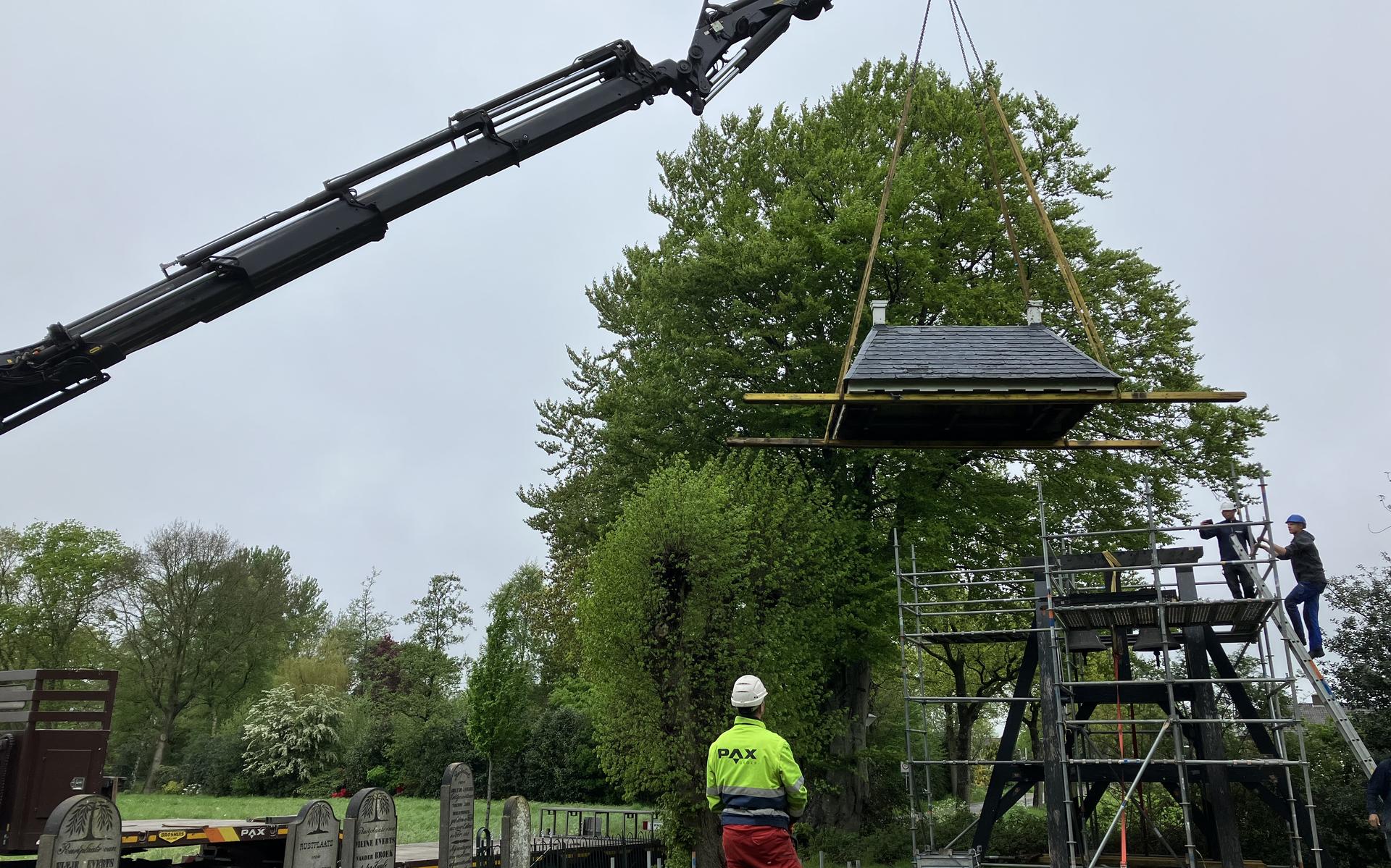 Klokkenstoel in Fochteloo is verwijderd. 'Er moest actie ondernomen worden'