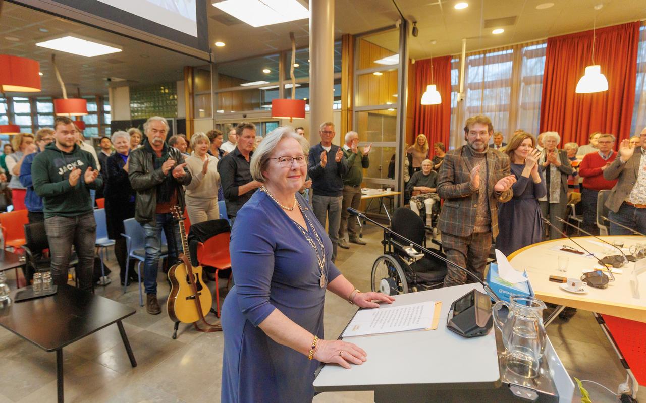 Een staande ovatie voor Sandra Korthuis. Foto: Rens Hooyenga Een staande ovatie voor Sandra Korthuis. Foto: Rens Hooyenga