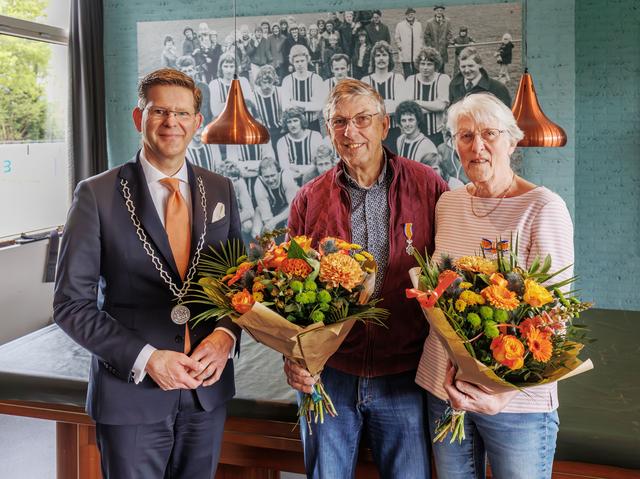 Inwoners van Makkinga en Oldeberkoop zijn koninklijk onderscheiden