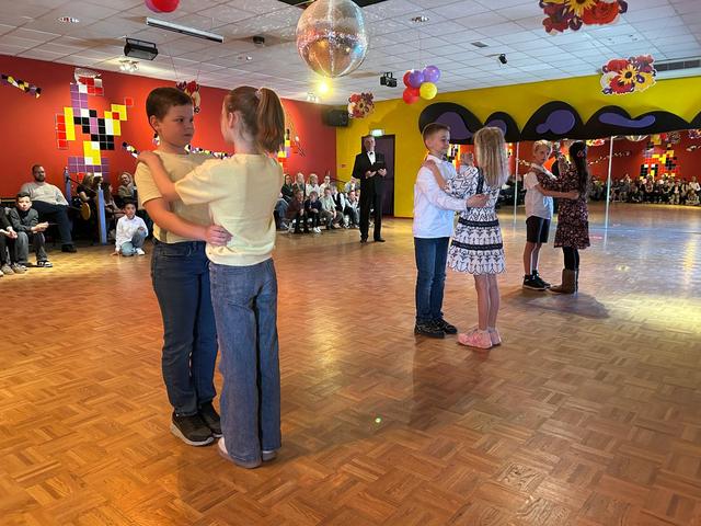 Noah en Jolijn van De Patrijs uit Wolvega winnen dancebattle in Oosterwolde