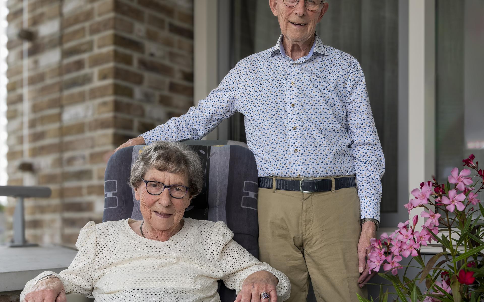 Echtpaar Jongsma uit Haulerwijk 65 jaar getrouwd: 'Er is wel eens iets, maar dat wordt snel weer ver