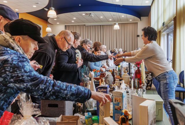 Rommelmarkt spekt de kas van Het Anker in Oosterwolde