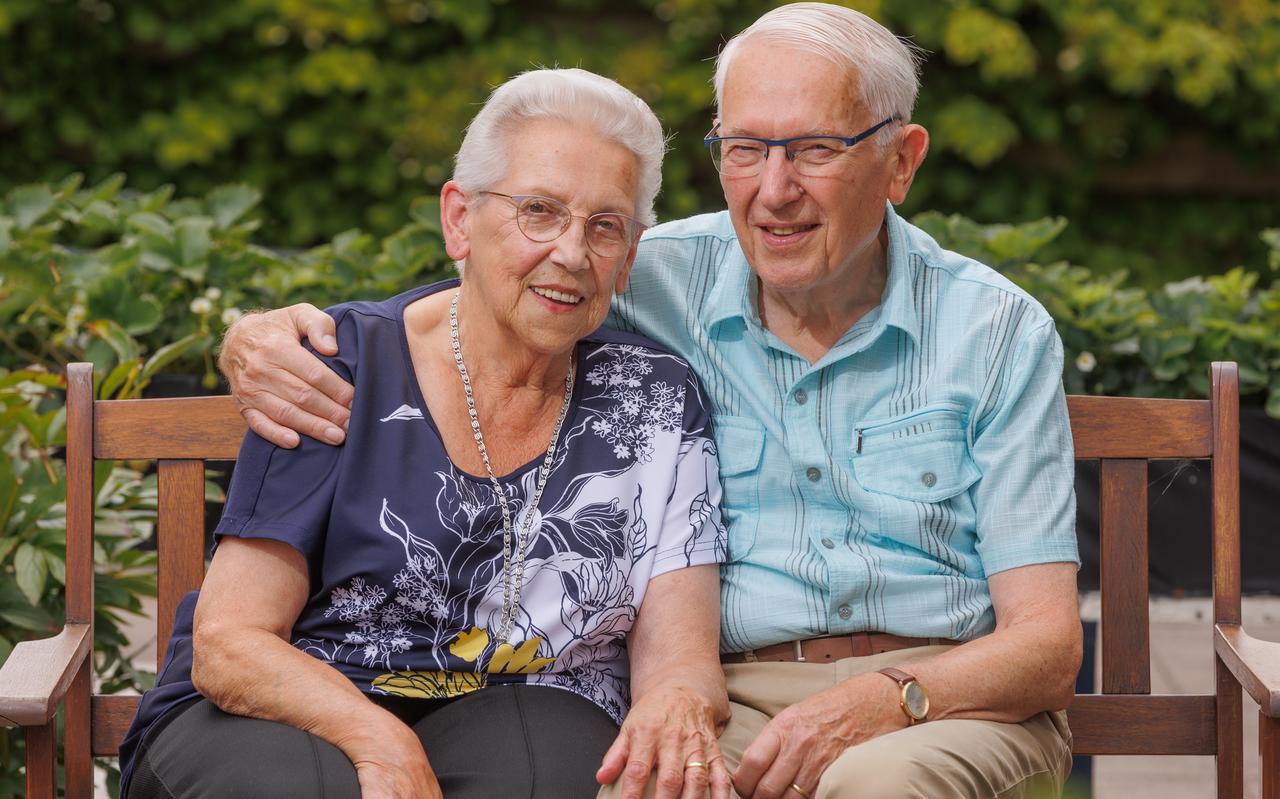 Thea en Hans van Veldhoven zijn 60 jaar getrouwd.