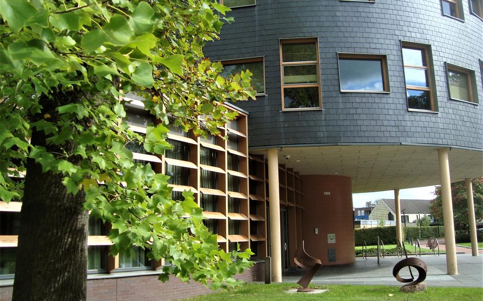 Het gemeentehuis in Oosterwolde.                               