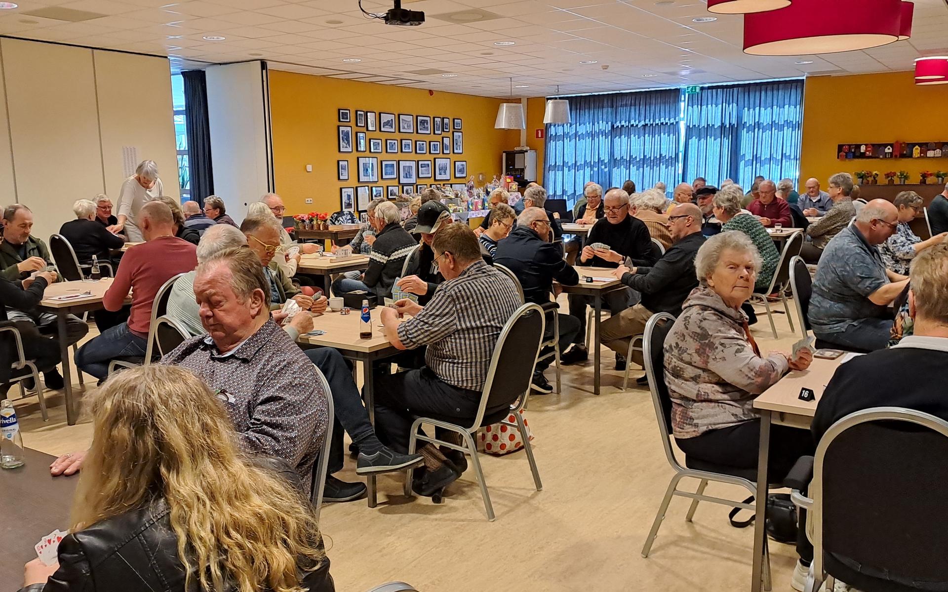 Tyne uit Tzum wint in Oldeberkoop klaverjastoernooi om de Hans Brandsma Trofee