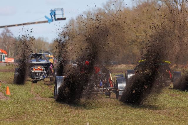 Zonovergoten editie autocross Makkinga trekt ruim 3000 bezoekers. Kim Kleinsmit wint Stellingwerfcup