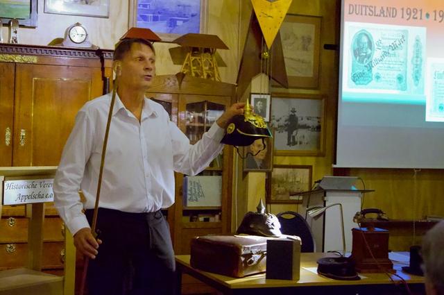 Hoofdinspecteur Tony Mouw uit Wanneperveen geeft in Appelscha lezing over begin van WOII in Nederlan