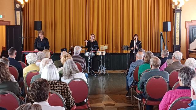 Café Chantant brengt ode aan Ramses Shaffy en Liesbeth List in hotel De Zon in Oosterwolde
