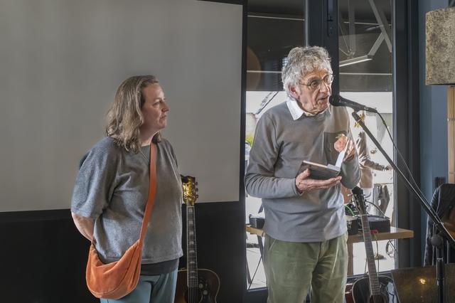 Schrijver Geert Koenen (85) uit Haulerwijk presenteert op verjaardag laatste bundel
