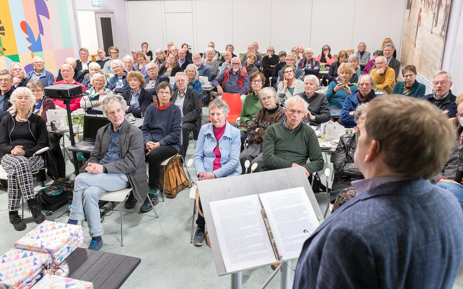 Volle bak in Fochteloo bij start van de Zomer van Jeanne Bieruma Oosting; eerste exemplaar nieuwe bo