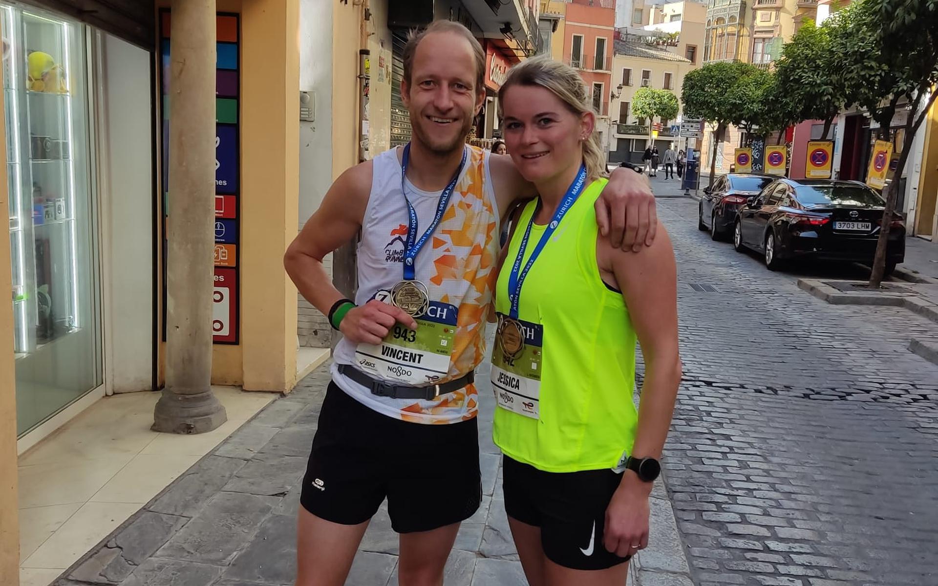 Jessica Oosterloo met haar vriend Vincent Huiting, die de marathon in 2.44,51 uur liep.