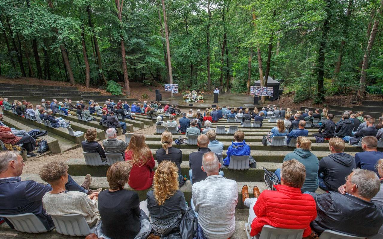 01-07-2021 Appelscha: uitvaart in het openluchttheater. Fotograaf: Rens Hooyenga 01-07-2021 Appelscha: uitvaart in het openluchttheater. Fotograaf: Rens Hooyenga