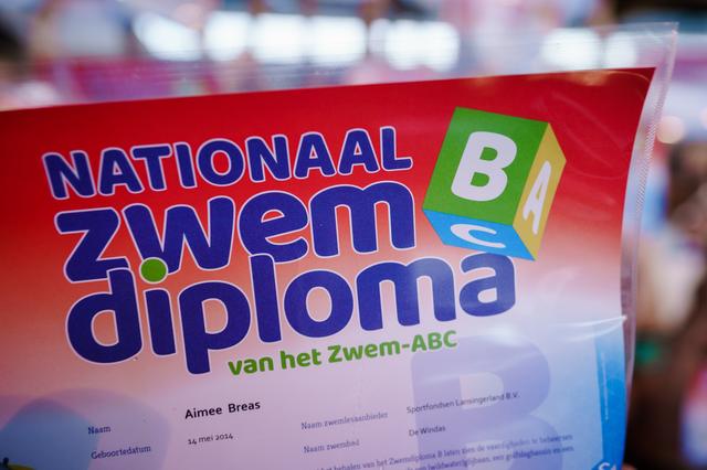 Ooststellingwerf onderzoekt of het zelf zwemlessen kan aanbieden