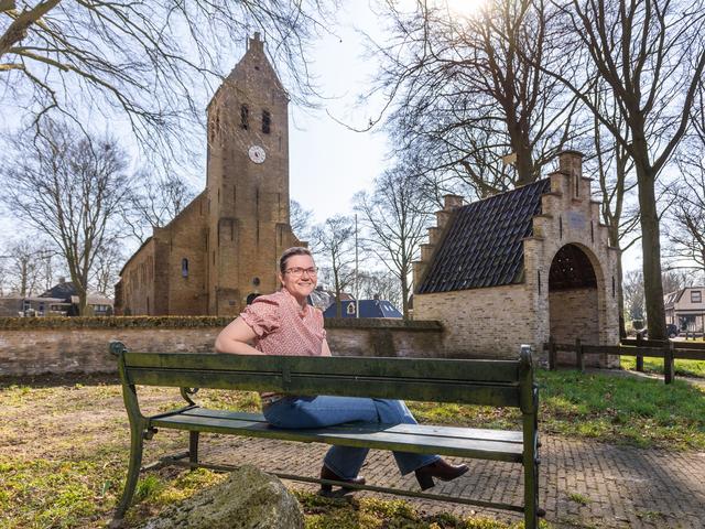 Janny Geerligs brengt de inwoners van Oldeberkoop bij elkaar: 'We moatte foarinoar soargje'