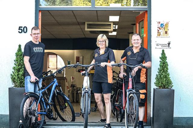 Stefan (24) uit Elsloo neemt het stokje over bij FietsPlus Noordwolde van Jeanet en Geert: ‘Het voel