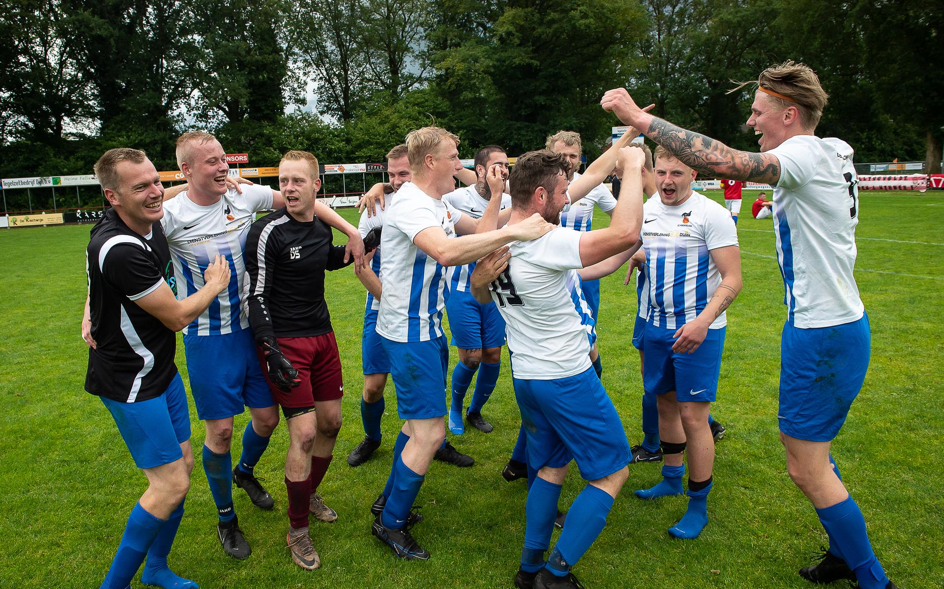 FC Fochteloo brengt met handhaving eerbetoon aan overleden ploeggenoot: 'Het is voor ons allemaal ee