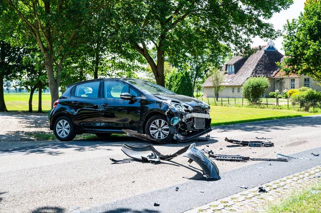 Gewonde bij botsing in Haule en bij Oosterwolde belandt auto op de kop