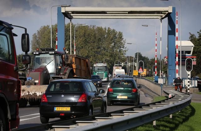 Over deze wegen in Friesland kan straks veel meer zwaar verkeer razen