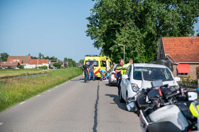 Fietser ernstig gewond na botsing met auto bij Appelscha