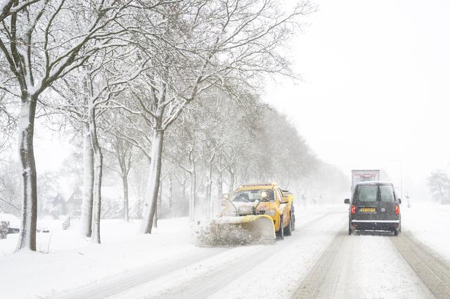 KNMI: vrijdag code oranje in Friesland vanwege sneeuwduinen en ‘sneeuwjacht’
