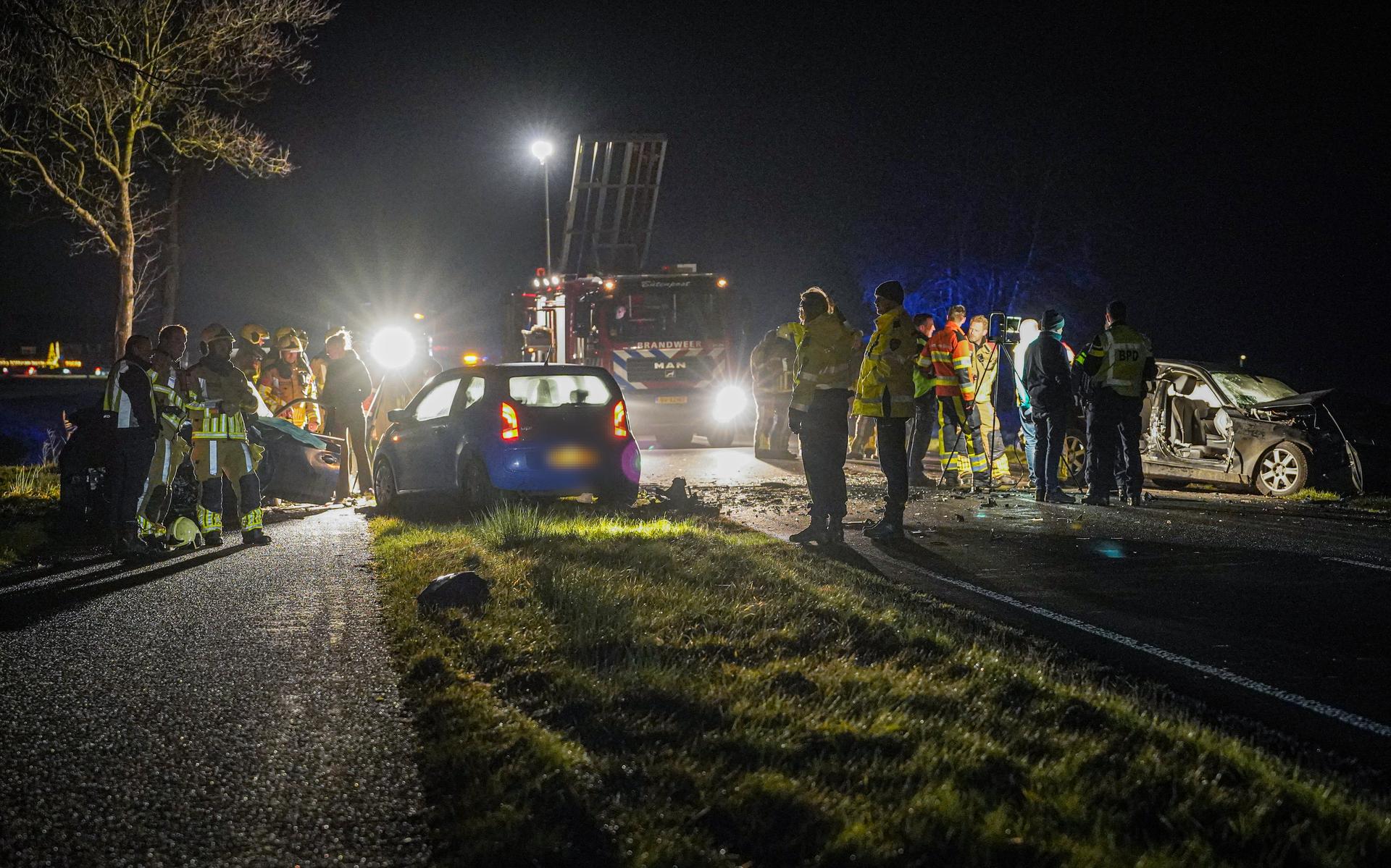 Vier gewonden door ongeluk op N385 bij Augustinusga, 18-jarige man uit Achtkarspelen en 29-jarige ma