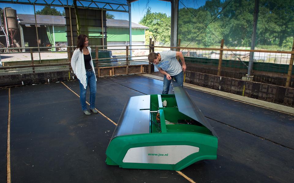 Ook met innovaties, zoals deze mestrobot, kunnen boeren doelen halen. Het door Fryslan begrote innovatiebudget is echter veel te karig, vindt LTO Nederland.  