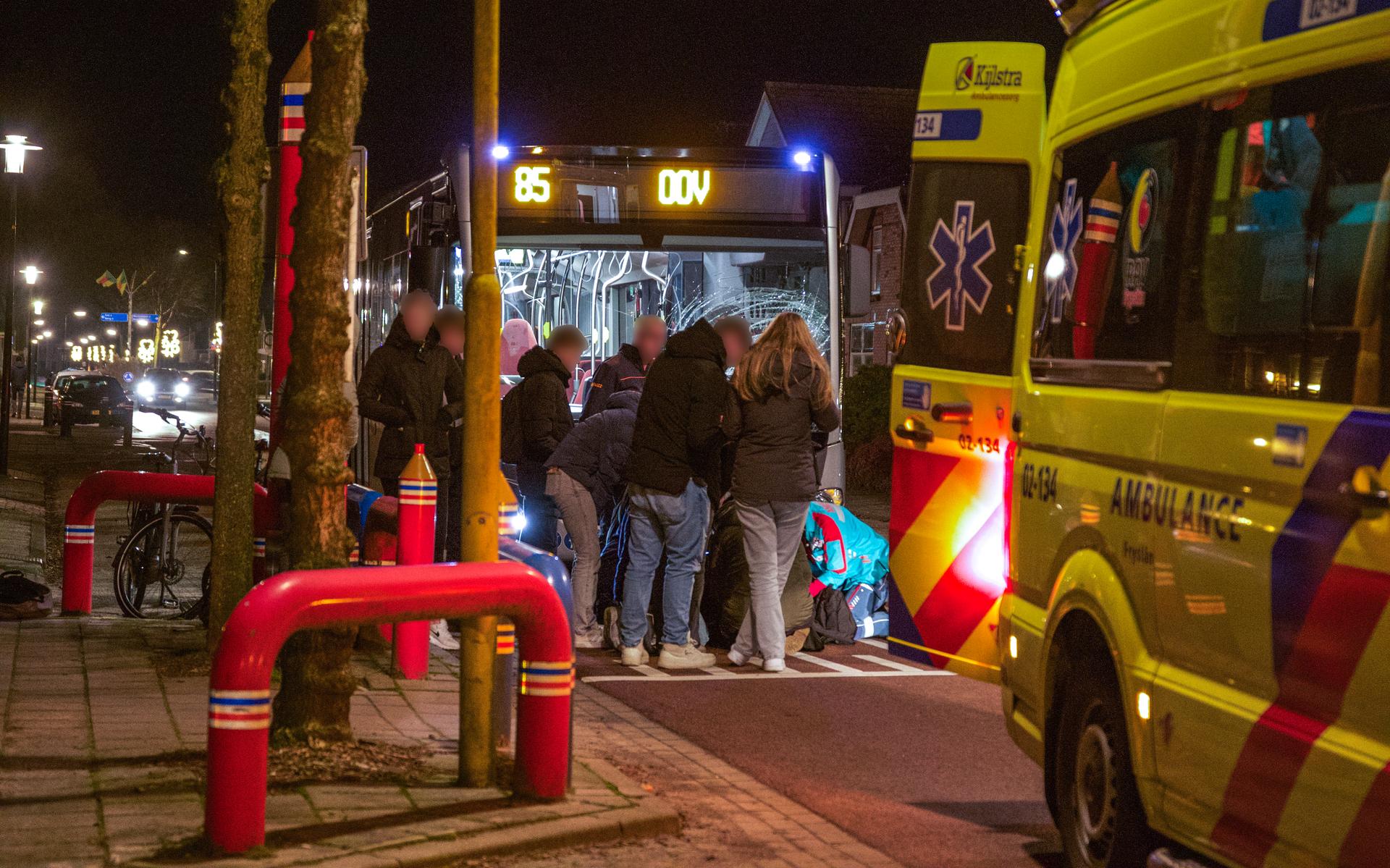 Voetganger raakt gewond bij botsing met lijnbus in Haulerwijk