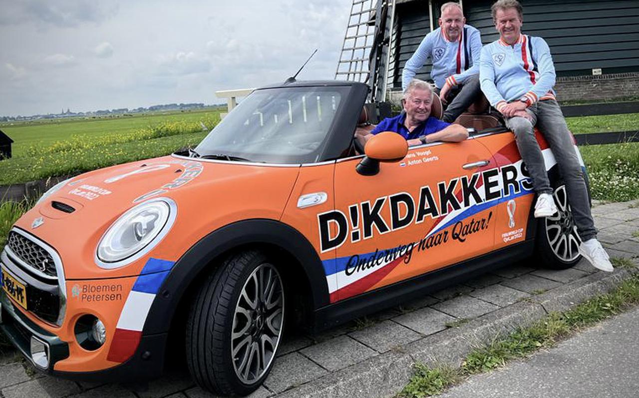 Hans Voogd (midden) en Anton Geerts (rechts) van Dikdakkers zitten met Jan Keizer van BZN in de WK-Mini. Eigen foto 